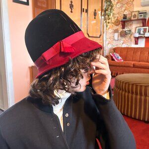 1950s red and black velvet brimmed cloche embroidered hat with ribbon